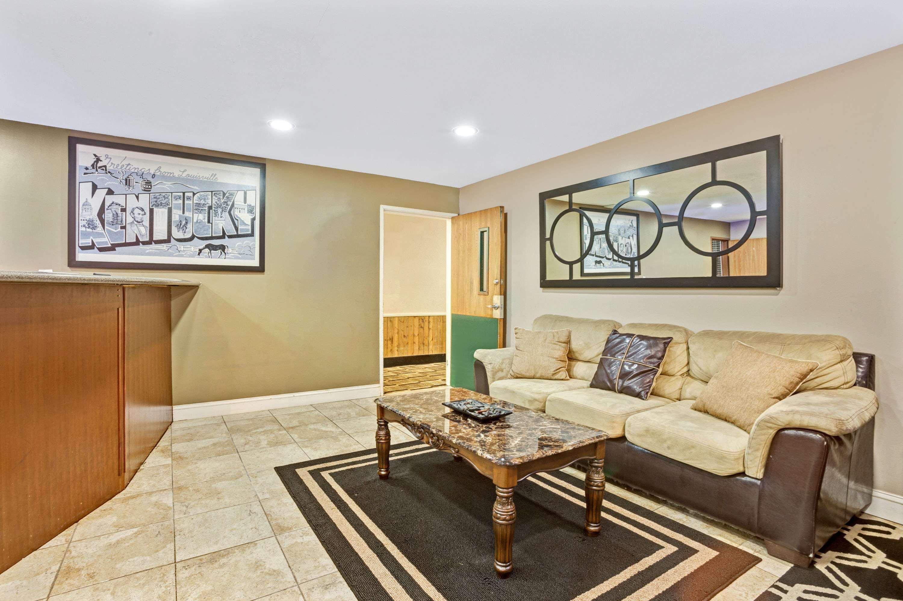Super 8 By Wyndham Louisville Airport Ngoại thất bức ảnh
