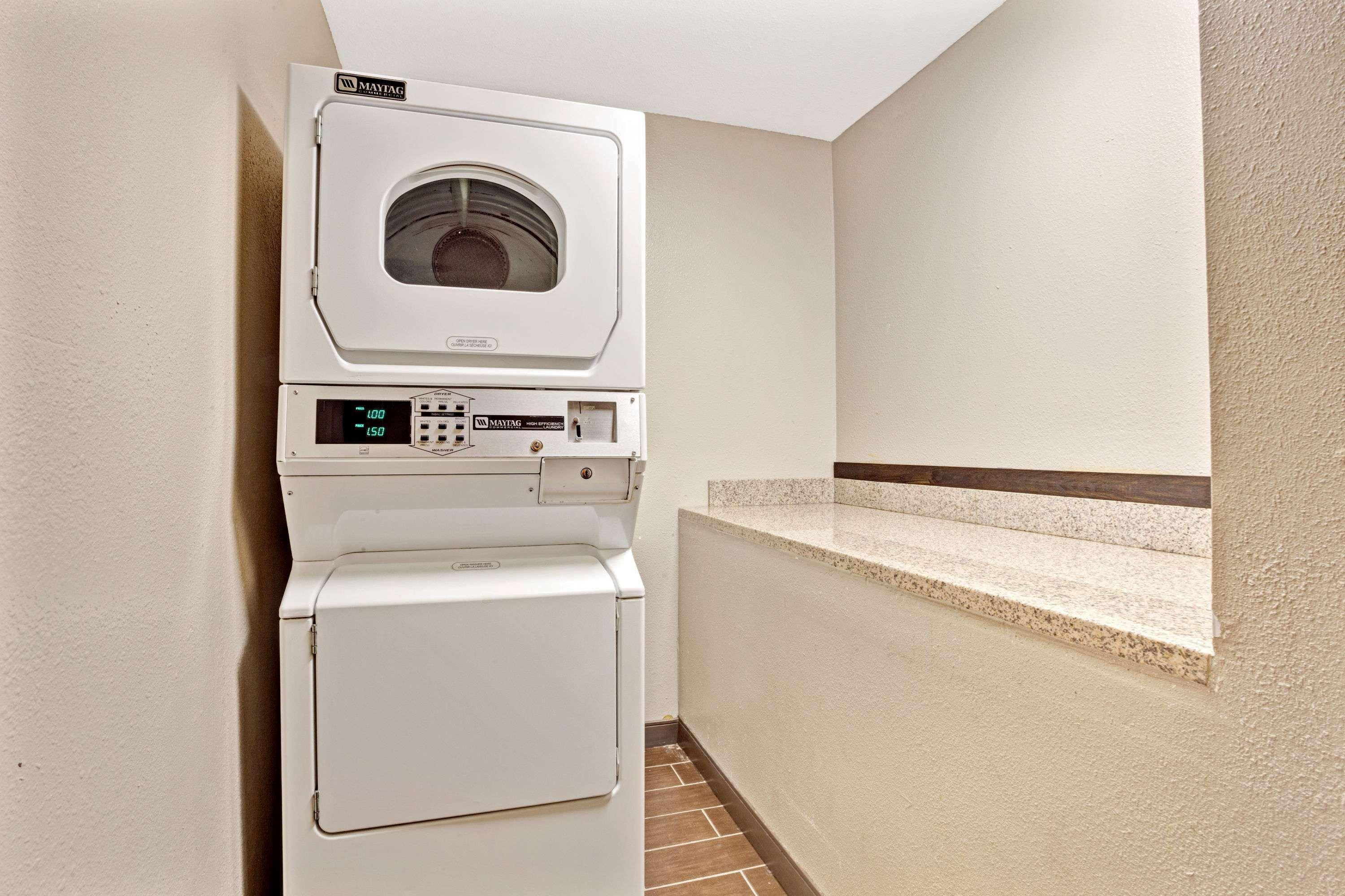 Super 8 By Wyndham Louisville Airport Ngoại thất bức ảnh