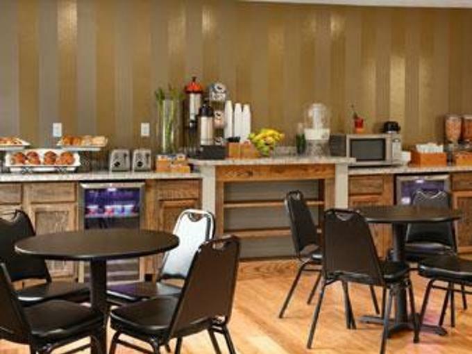 Super 8 By Wyndham Louisville Airport Ngoại thất bức ảnh